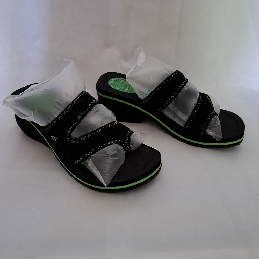 Skeechers Yoga Foam Platform Sandals